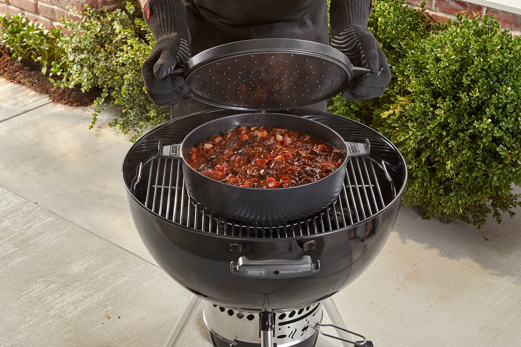Weber Dutch Oven Suit GBS Kettle & BBQ - Barbeques and More