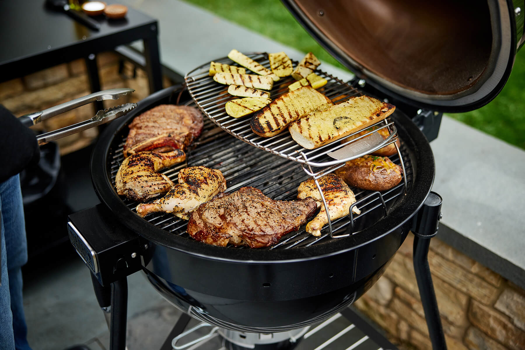 Summit® Kamado E6 Charcoal Barbecue - Barbeques and More
