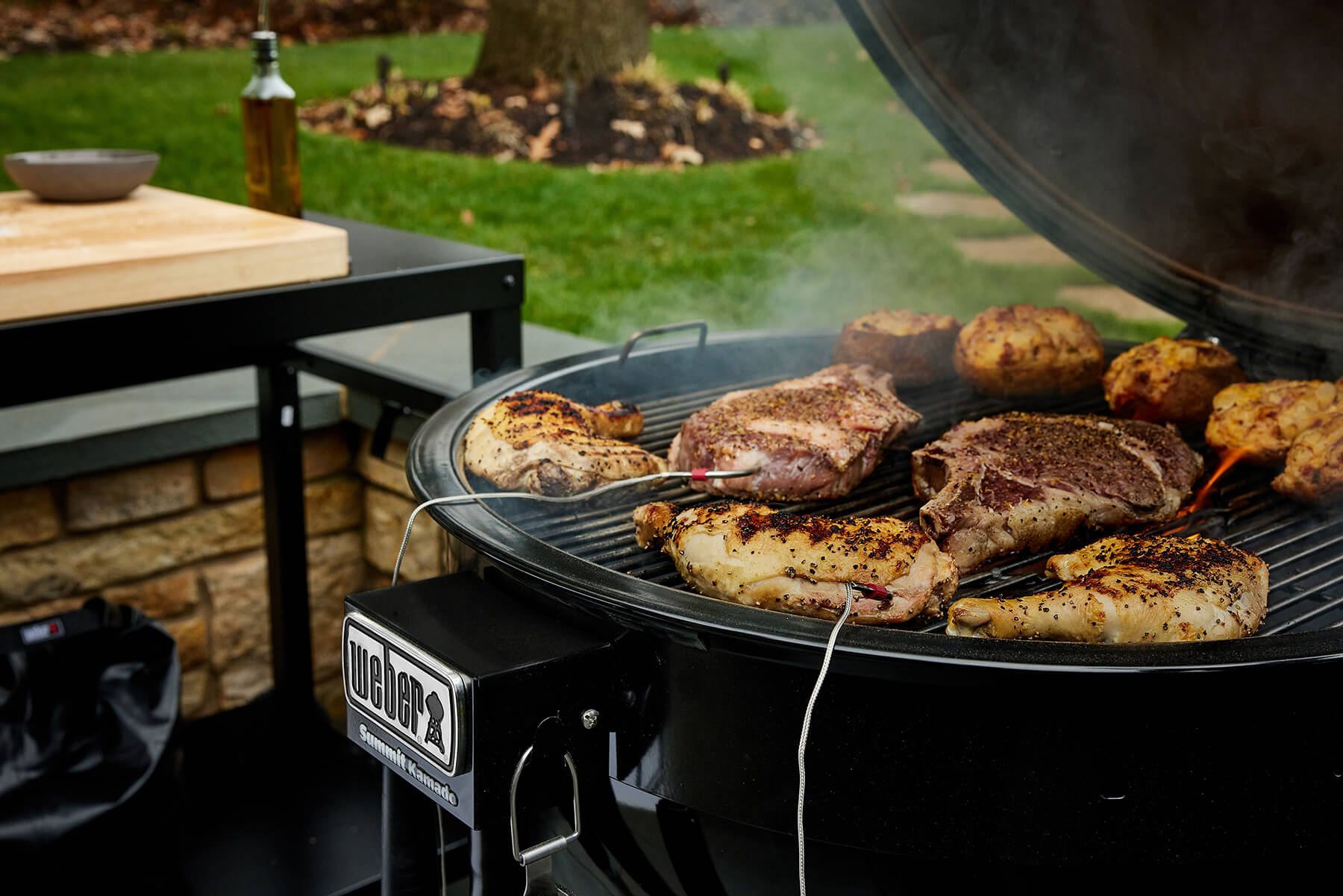 Summit® Kamado E6 Charcoal Barbecue - Barbeques and More