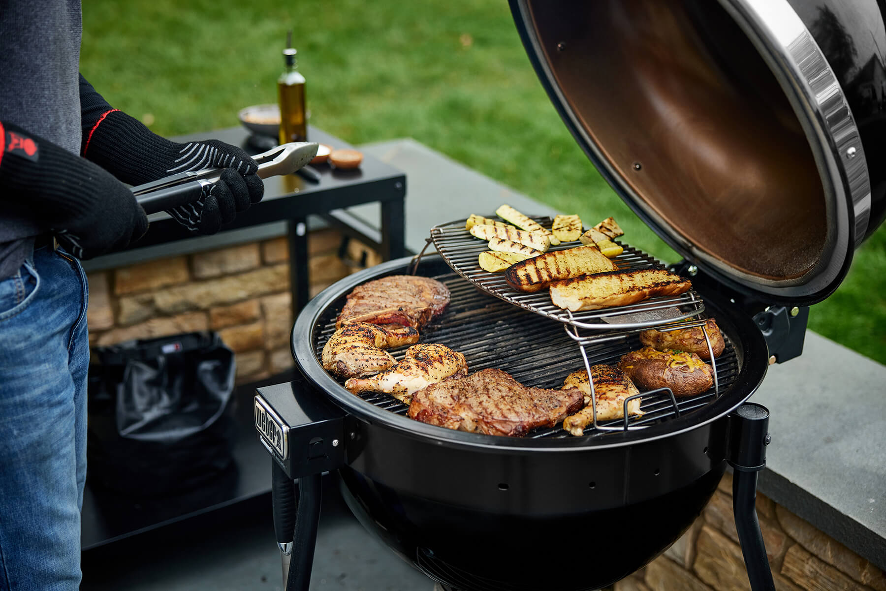 Summit® Kamado E6 Charcoal Barbecue - Barbeques and More