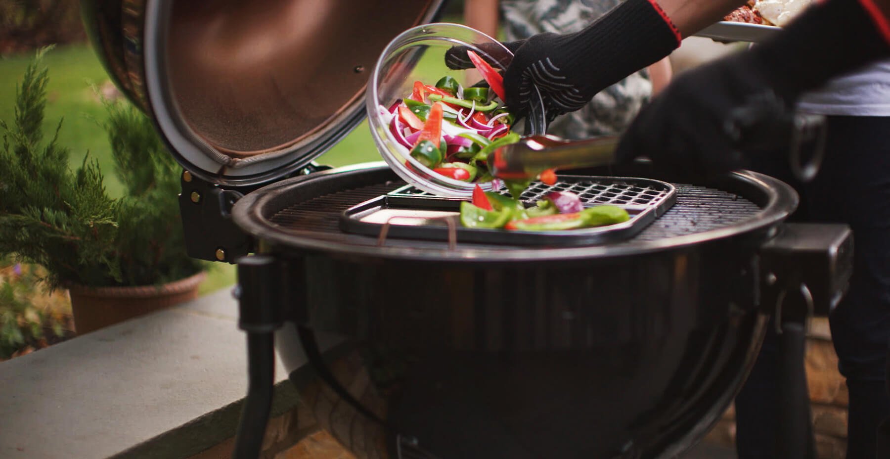 Summit® Kamado E6 Charcoal Barbecue - Barbeques and More