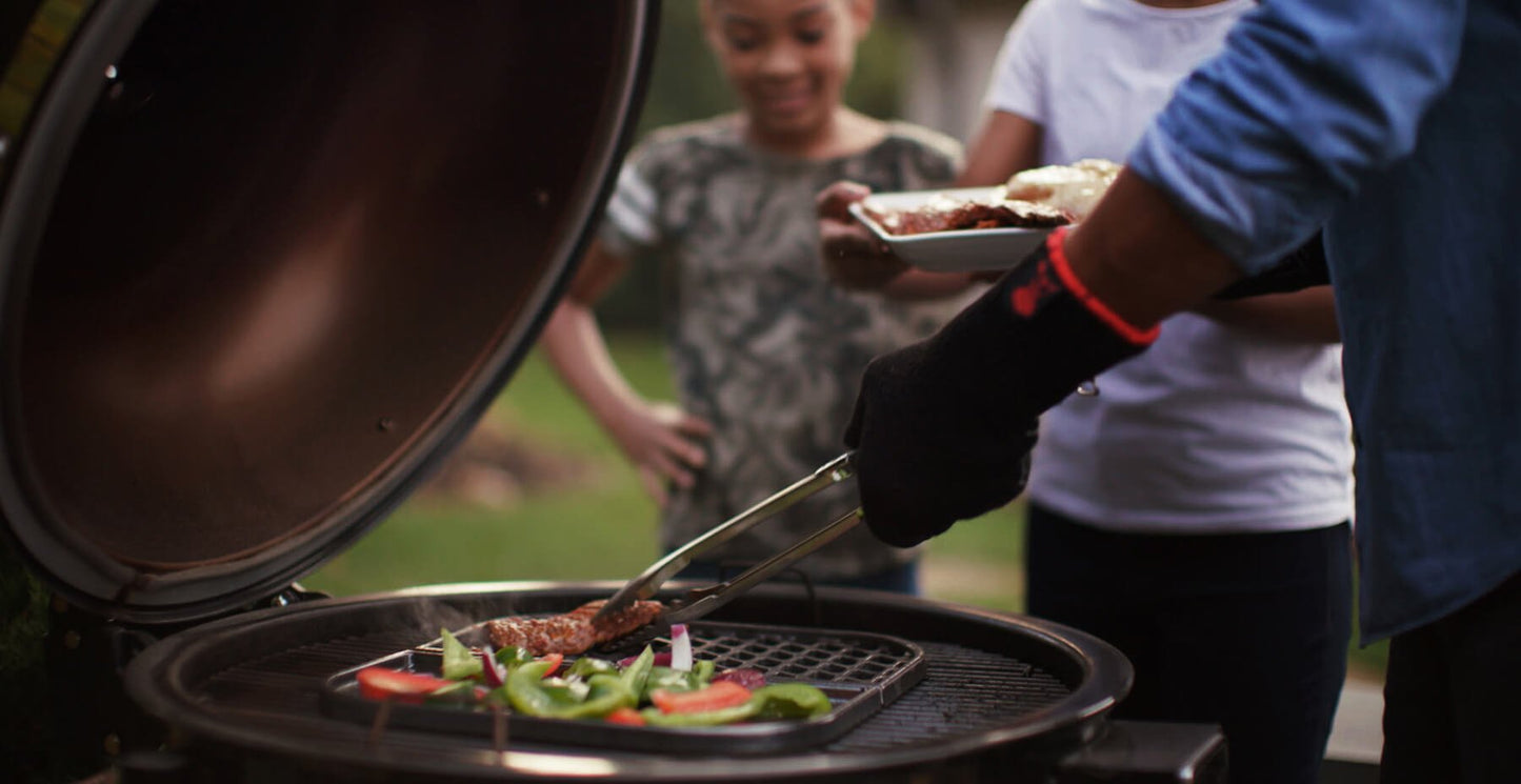 Summit® Kamado E6 Charcoal Barbecue - Barbeques and More