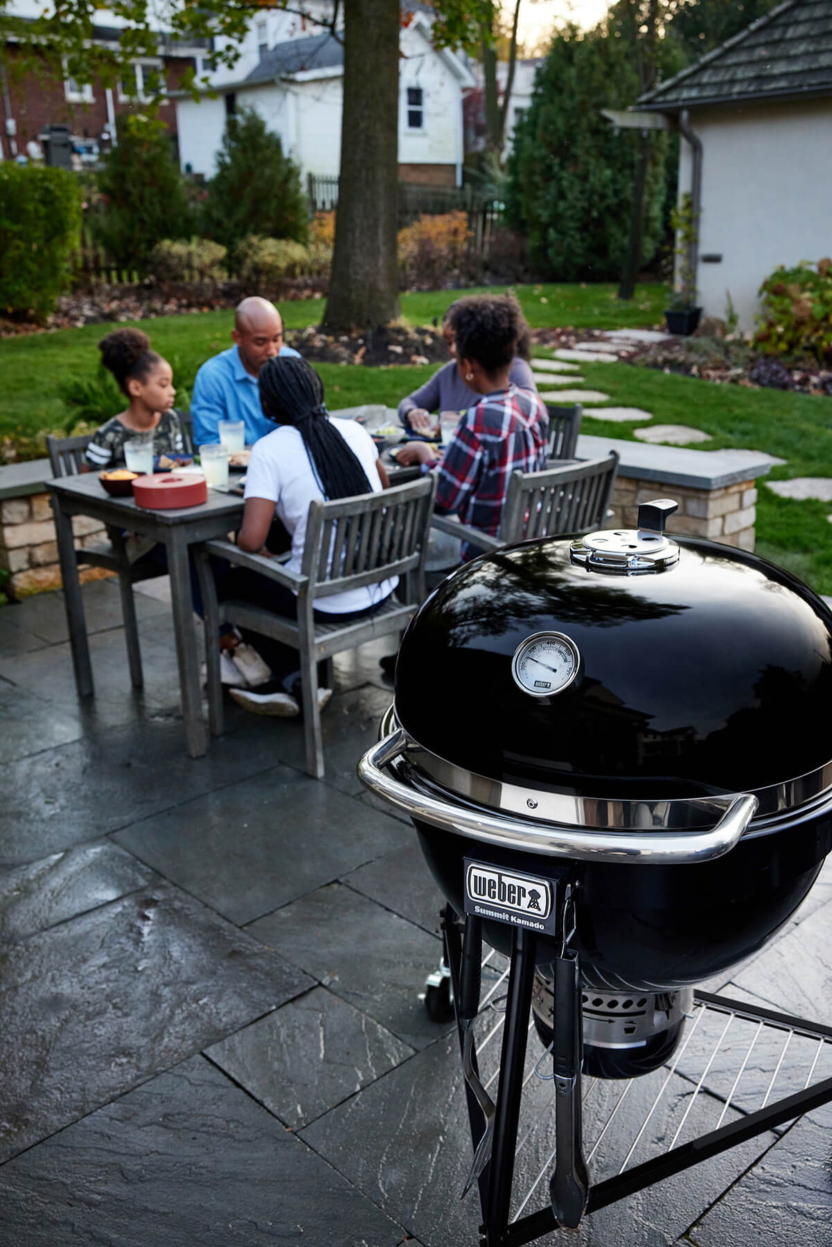 Summit® Kamado E6 Charcoal Barbecue - Barbeques and More