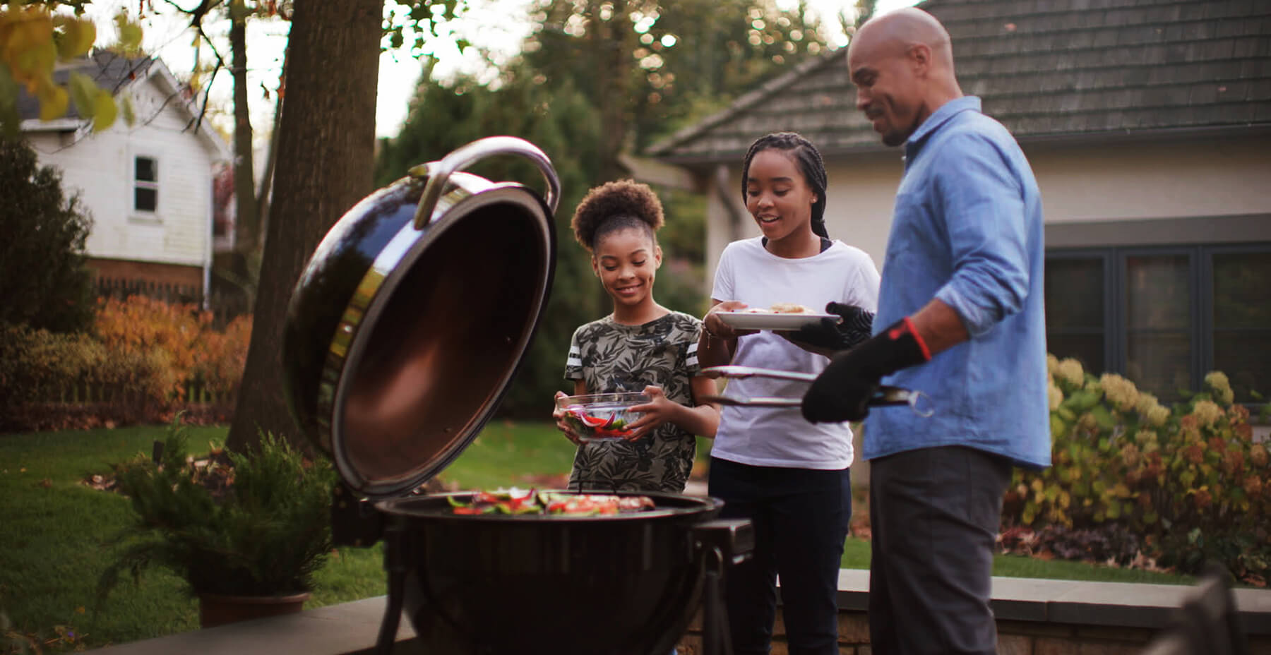 Summit® Kamado E6 Charcoal Barbecue - Barbeques and More