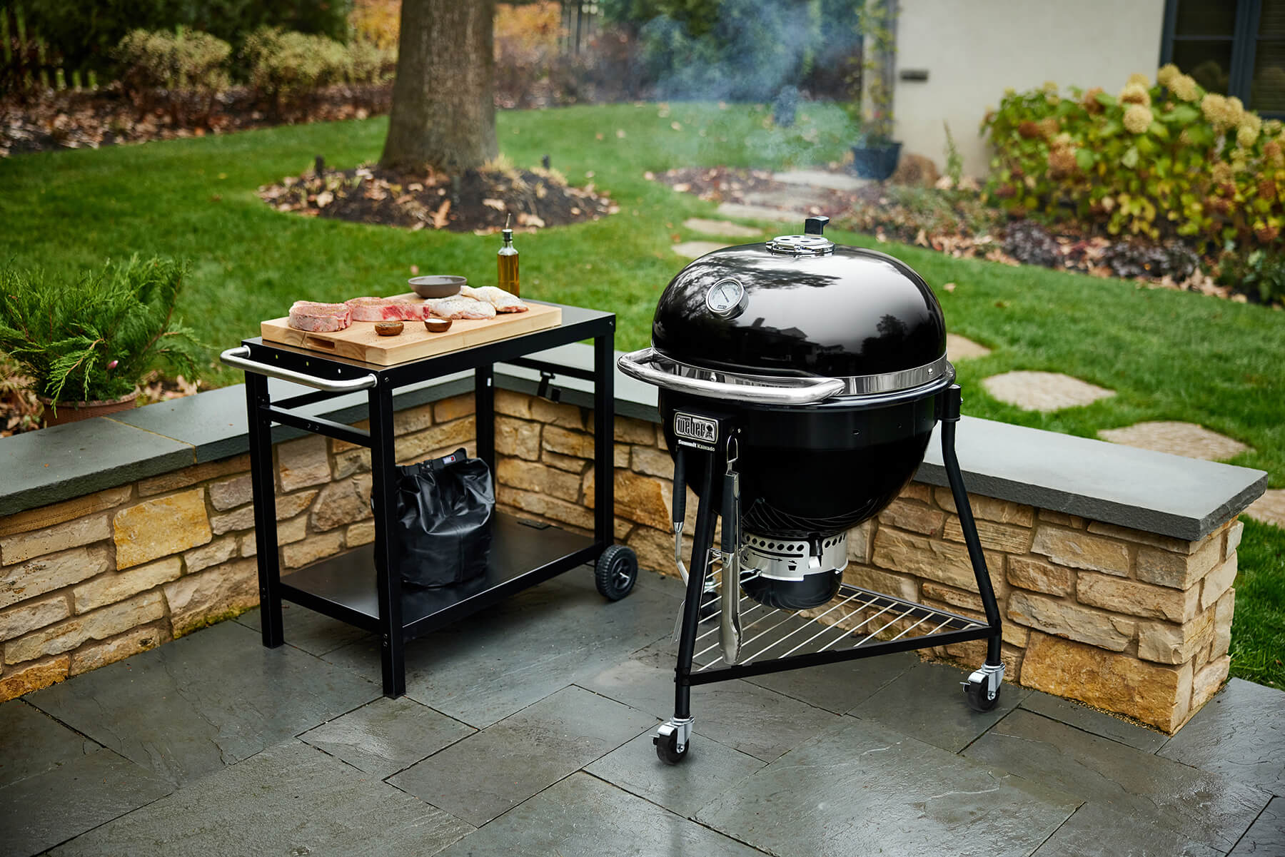 Summit® Kamado E6 Charcoal Barbecue - Barbeques and More